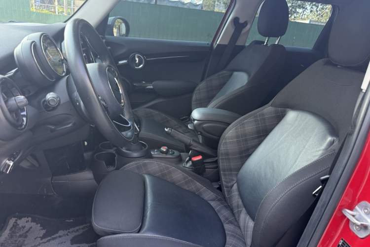 Used MINI 2018 1.5T COOPER Classic Edition Five-Door Version Interior 4