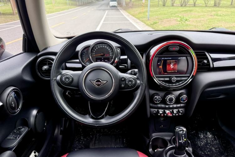 Used MINI 2018 1.5T ONE PLUS Interior 4