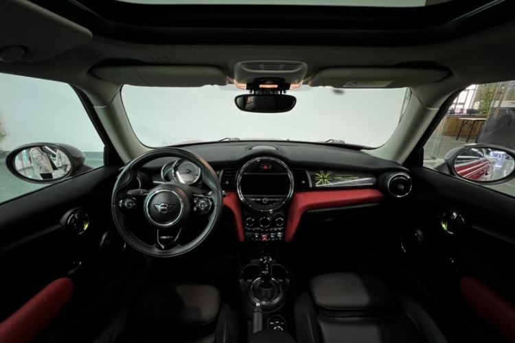 Used MINI 2018 1.5T COOPER Artist Interior 4