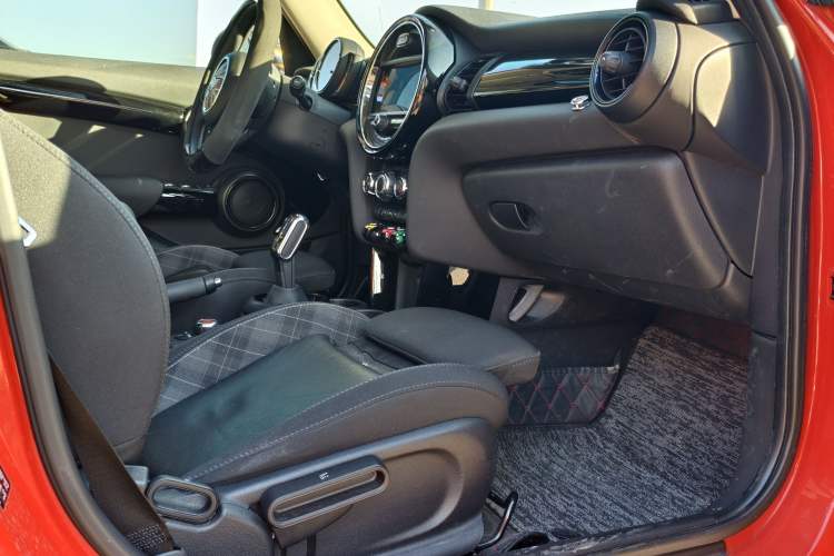 Used MINI 2018 1.5T COOPER Classic Edition Five-Door Version Interior 6