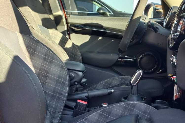 Used MINI 2018 1.5T COOPER Classic Edition Five-Door Version Interior 7