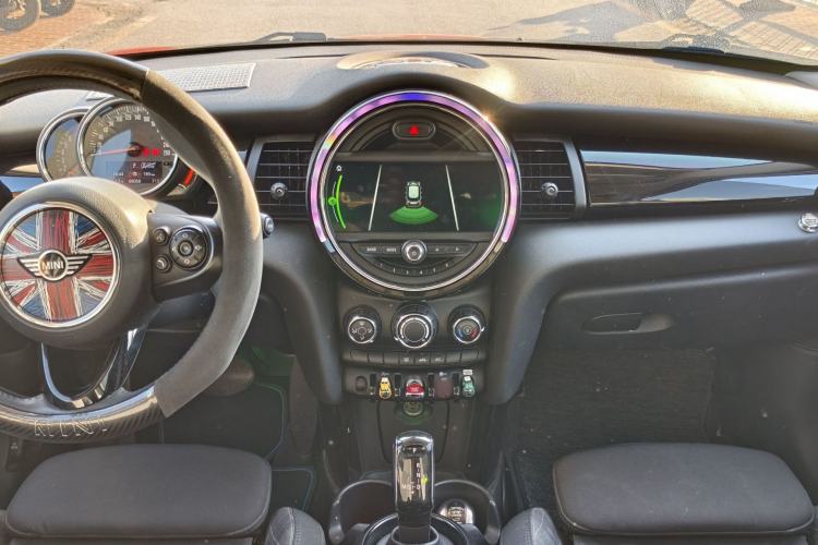 Used MINI 2018 1.5T COOPER Classic Edition Five-Door Version Interior 8