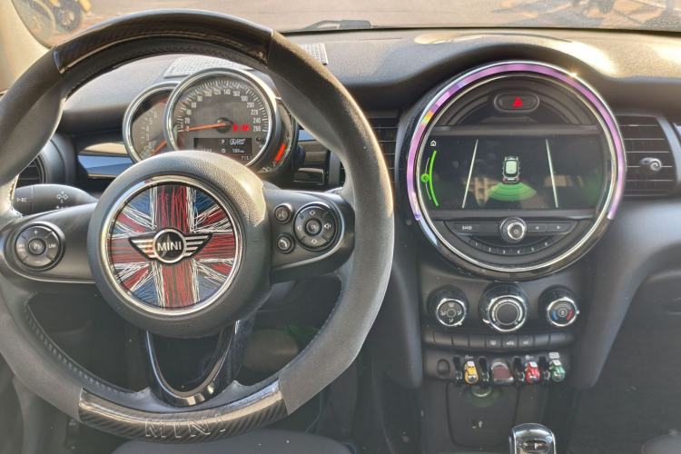 Used MINI 2018 1.5T COOPER Classic Edition Five-Door Version Interior 9