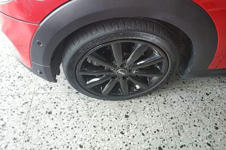 Used MINI 2018 1.5T COOPER Artist Five-Door Edition Left Front Wheel Hub