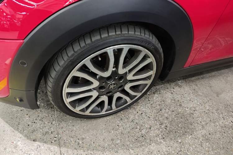Used MINI 2018 2.0T COOPER S Artist Five-Door Edition Left Front Wheel Hub