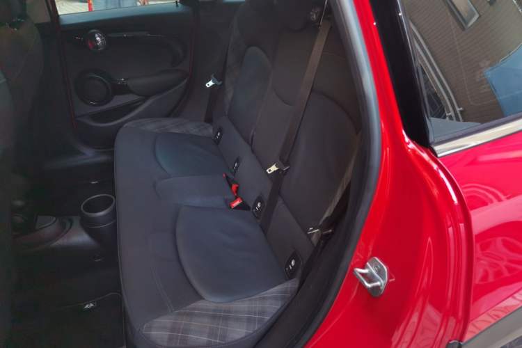 Used MINI 2018 1.5T COOPER Classic Edition Five-Door Version Left Rear Seat