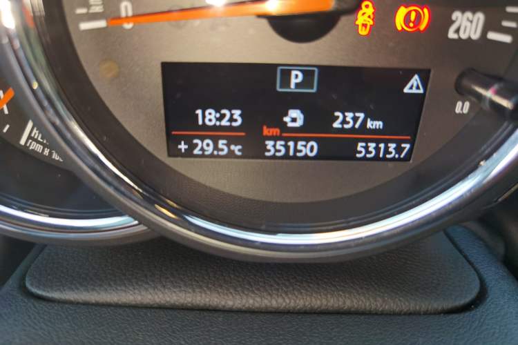 Used MINI 2018 1.5T COOPER Classic Edition Five-Door Version Odometer Close Up