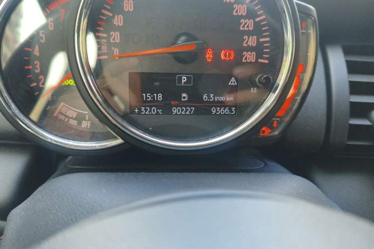 Used MINI 2018 1.5T ONE Odometer Close Up