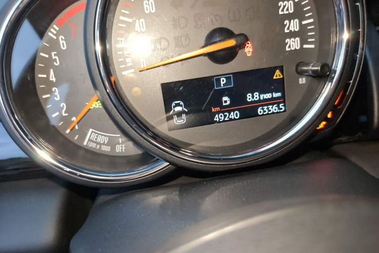 Used MINI 2018 1.5T COOPER Classic Edition Odometer Close Up