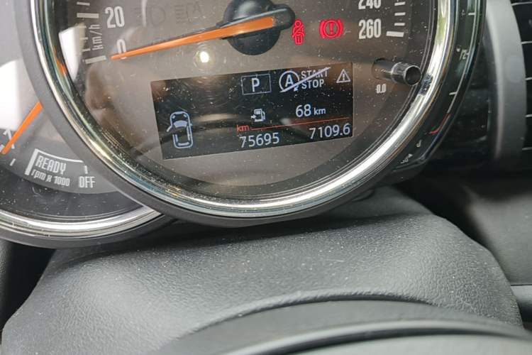 Used MINI 2018 1.5T COOPER Classic Edition Odometer Close Up