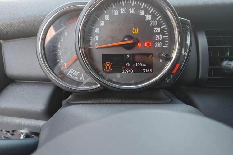 Used MINI 2018 1.5T ONE PLUS Odometer Close Up