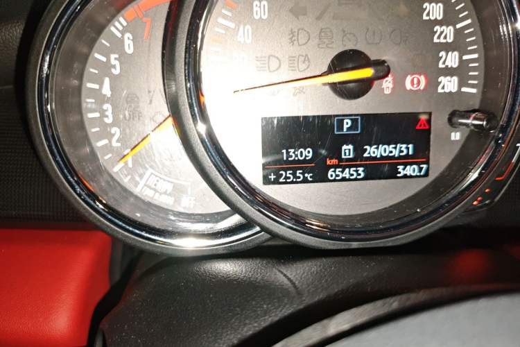 Used MINI 2018 1.5T COOPER Artist Odometer Close Up