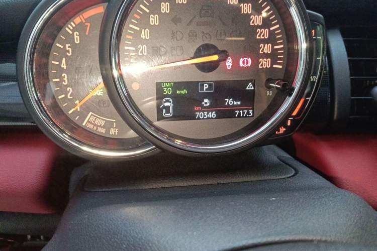 Used MINI 2018 1.5T COOPER Artist Five-Door Edition Odometer Close Up