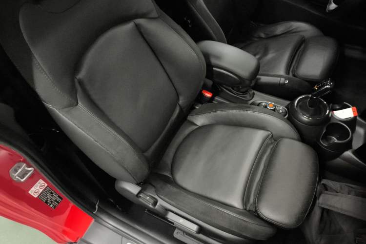 Used MINI 2018 1.5T COOPER Artist Right Front Seat