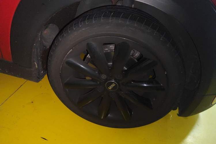 Used MINI 2018 1.5T COOPER Artist Five-Door Edition Right Front Wheel Hub