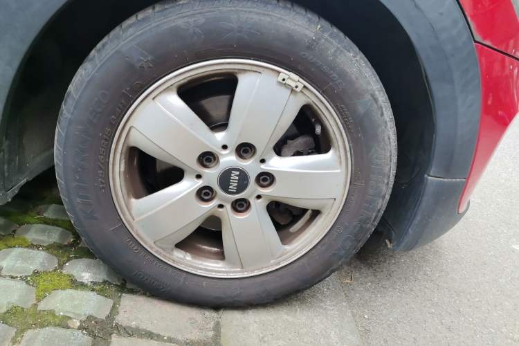 Used MINI 2018 1.5T ONE PLUS Five-Door Edition Right Front Wheel Hub