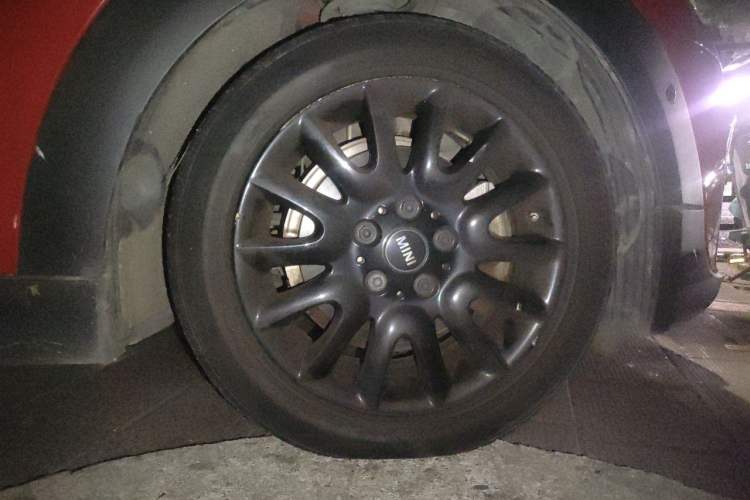 Used MINI 2018 1.5T COOPER Classic Edition Five-Door Version Right Front Wheel Hub