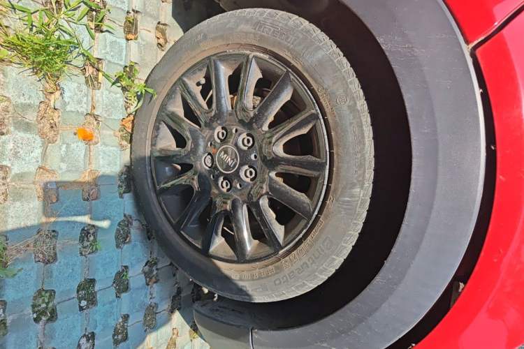Used MINI 2018 1.5T ONE PLUS Five-Door Edition Right Front Wheel Hub