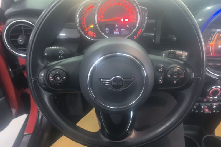 Used MINI 2018 1.5T ONE PLUS Five-Door Edition Steering Wheel