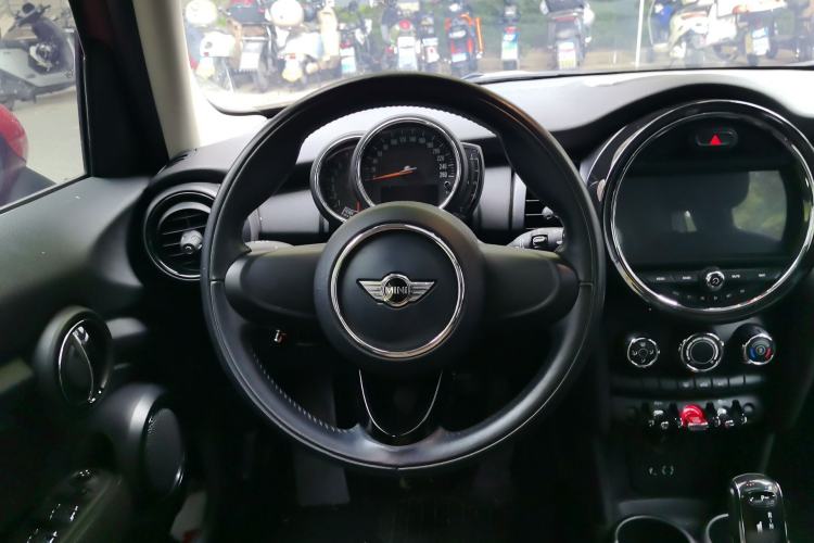 Used MINI 2018 1.5T ONE PLUS Five-Door Edition Steering Wheel