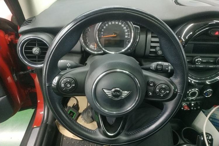 Used MINI 2018 1.5T ONE PLUS Five-Door Edition Steering Wheel
