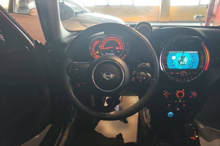 Used MINI 2018 1.5T ONE Five-Door Edition Steering Wheel