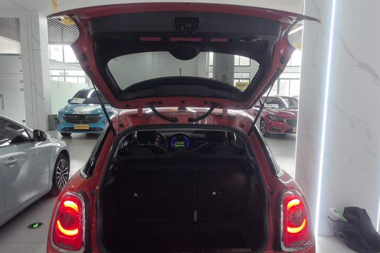 Used MINI 2018 1.5T ONE PLUS Five-Door Edition Trunk