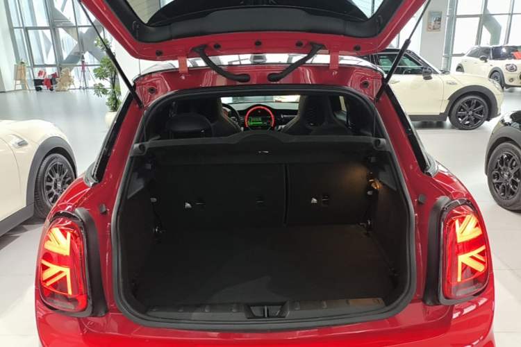 Used MINI 2018 2.0T COOPER S Racing Edition 5-door model Trunk
