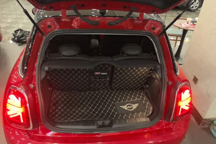 Used MINI 2018 1.5T COOPER Artist Trunk