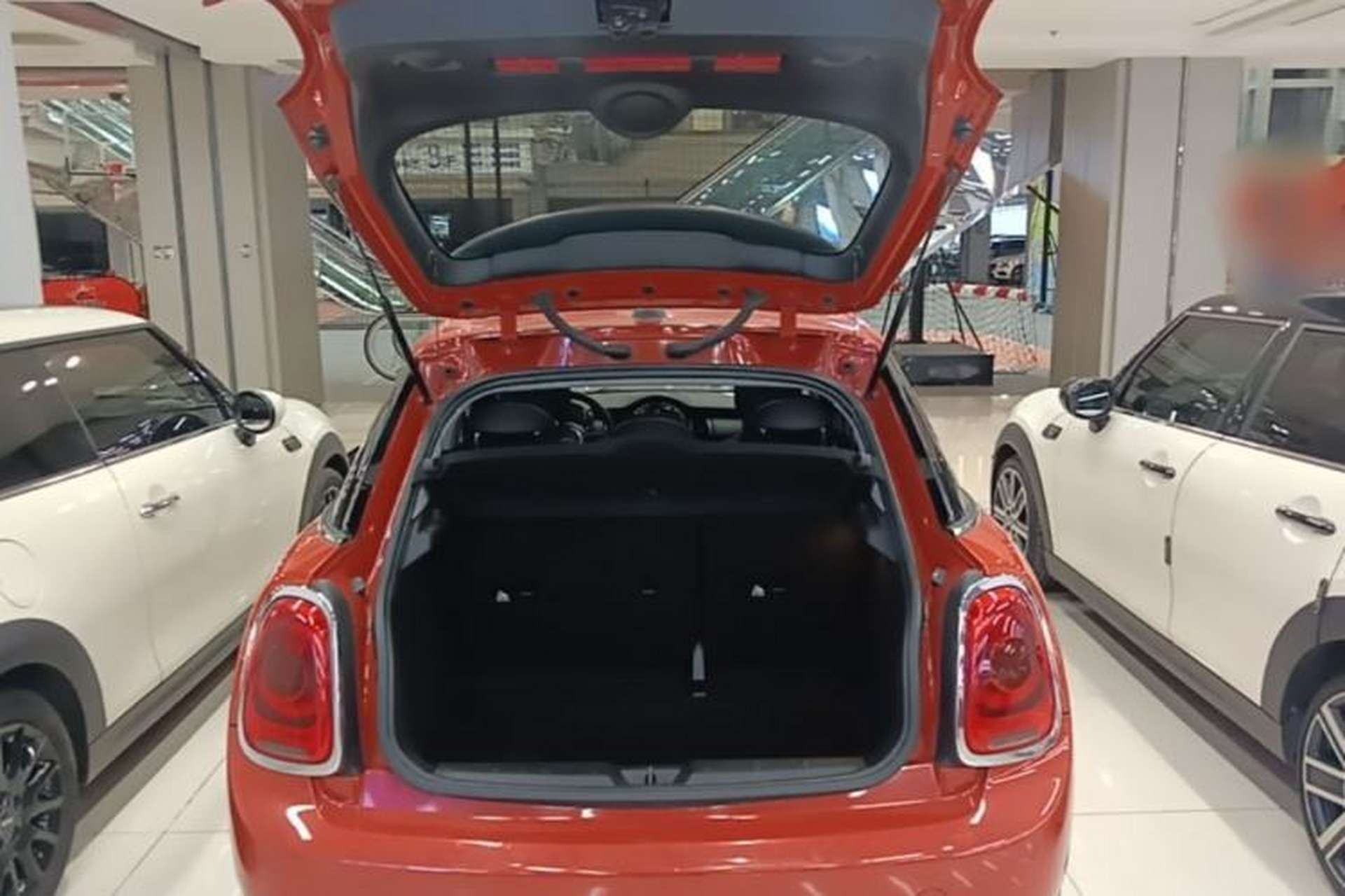 Used MINI 2018 1.5T ONE Five-Door Edition Trunk