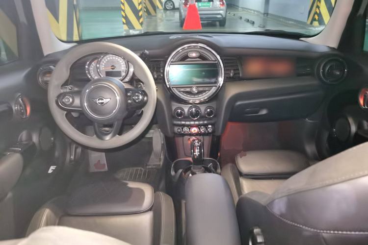 Used MINI 2018 2.0T COOPER S Classic Edition Five-Door Version Center Console