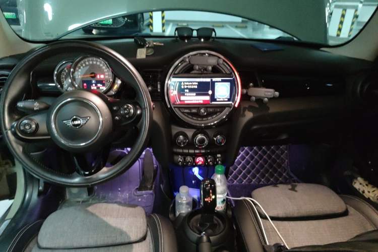 Used MINI 2018 1.5T COOPER Classic Edition Five-Door Version Center Console