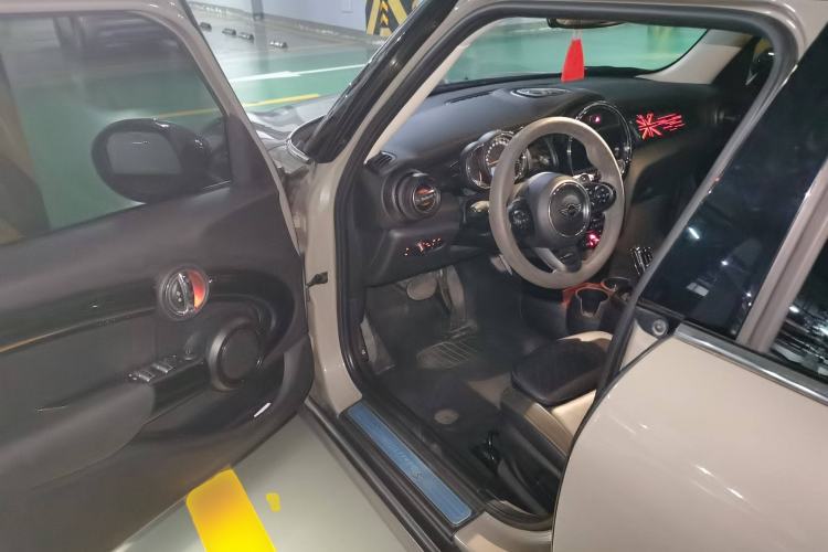 Used MINI 2018 2.0T COOPER S Classic Edition Five-Door Version Driver Seat