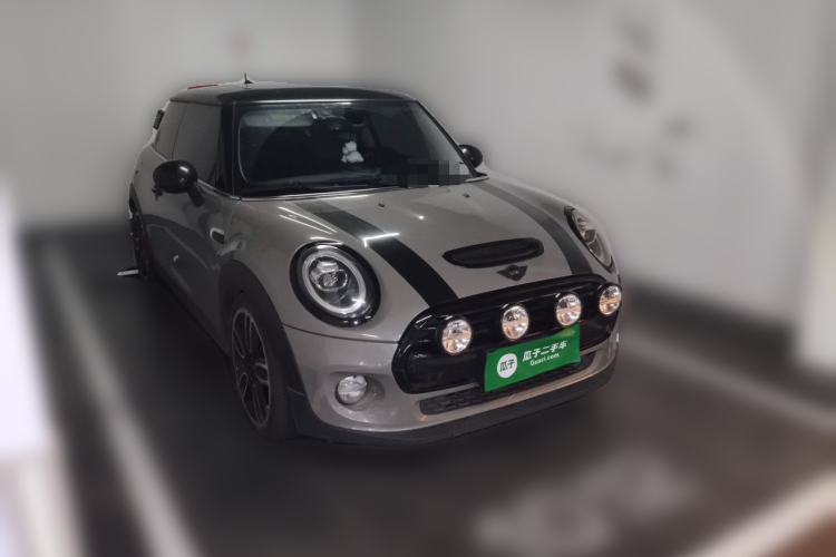 Used MINI 2018 1.5T COOPER Classic Edition Front Right 45 Deg