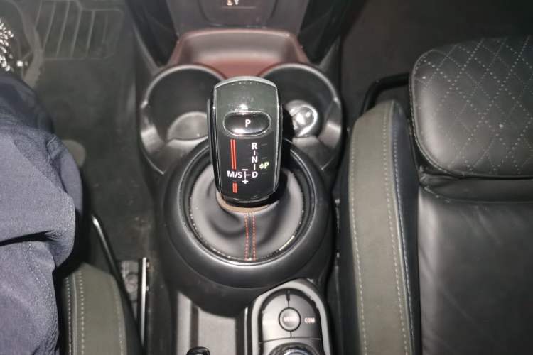 Used MINI 2018 2.0T COOPER S Classic Edition Five-Door Version Gear Lever