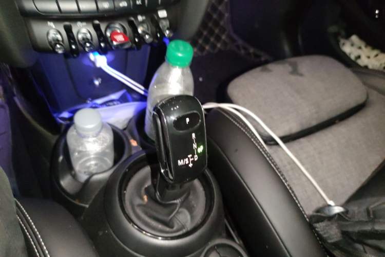 Used MINI 2018 1.5T COOPER Classic Edition Five-Door Version Gear Lever