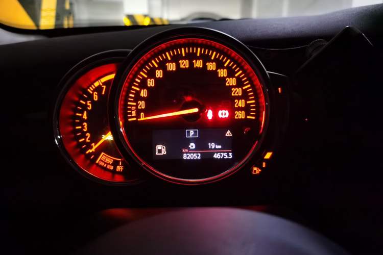 Used MINI 2018 2.0T COOPER S Classic Edition Five-Door Version Instrument Cluster