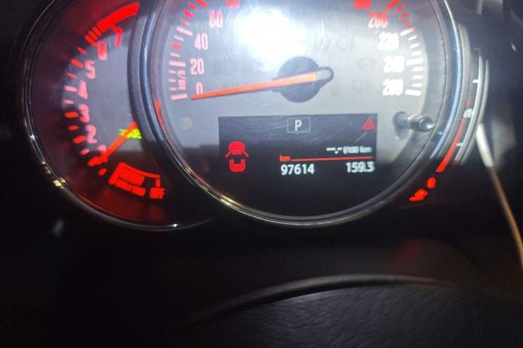 Used MINI 2018 1.5T COOPER Classic Edition Odometer Close Up