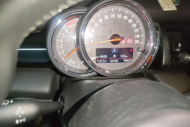 Used MINI 2018 1.5T COOPER Classic Edition Five-Door Version Odometer Close Up