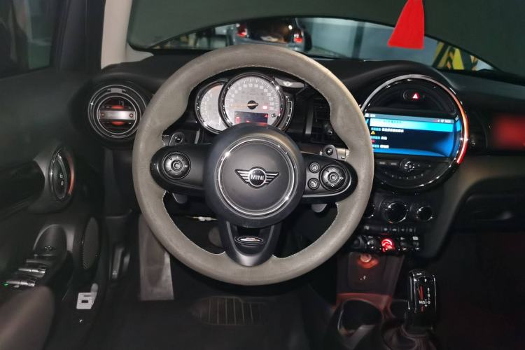Used MINI 2018 2.0T COOPER S Classic Edition Five-Door Version Steering Wheel