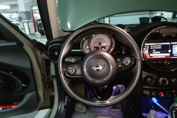 Used MINI 2018 1.5T COOPER Classic Edition Five-Door Version Steering Wheel