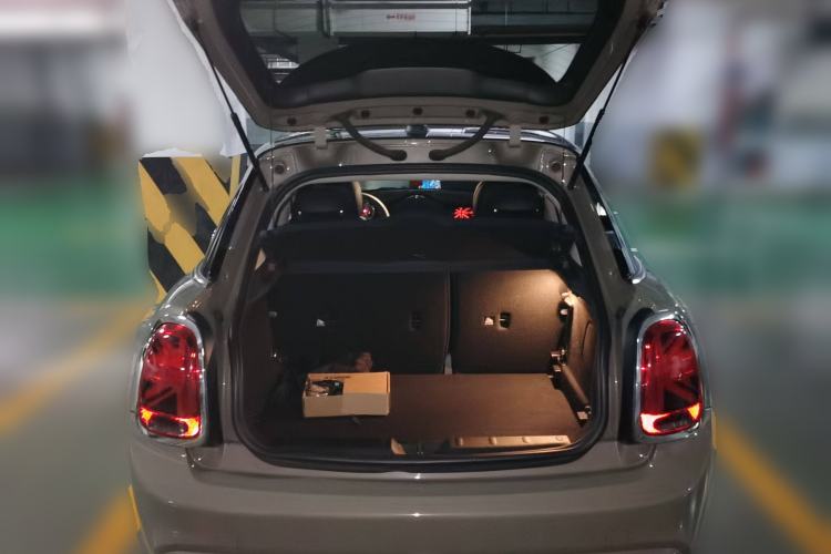 Used MINI 2018 2.0T COOPER S Classic Edition Five-Door Version Trunk