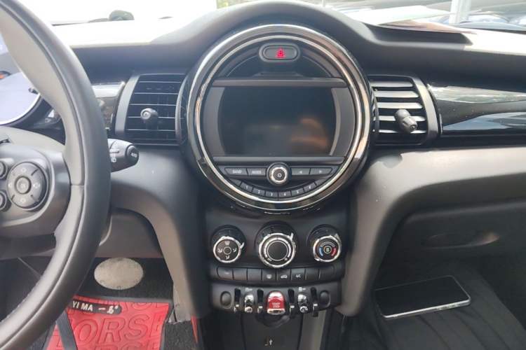 Used MINI 2018 1.5T ONE PLUS Five-Door Edition Audio And AC Panel