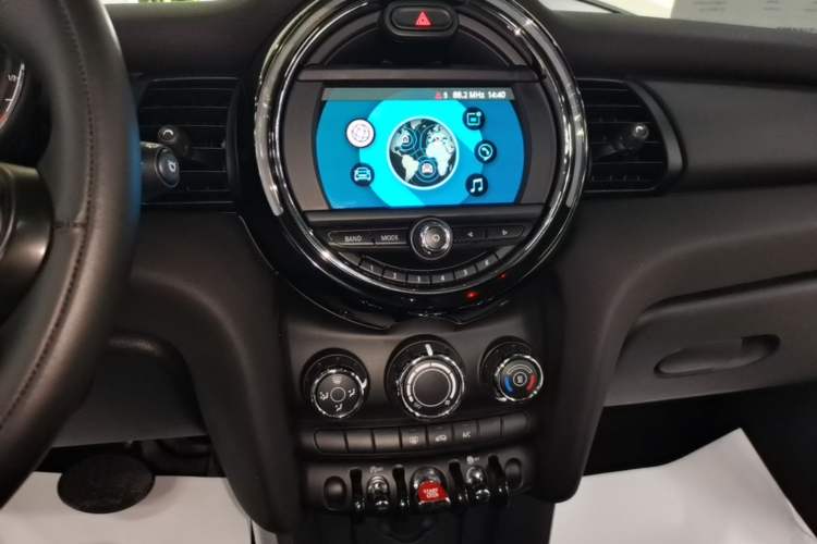 Used MINI 2018 1.5T ONE Audio And AC Panel