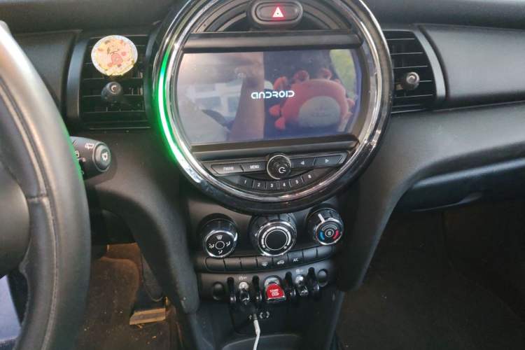Used MINI 2018 1.5T ONE Five-Door Edition Audio And AC Panel