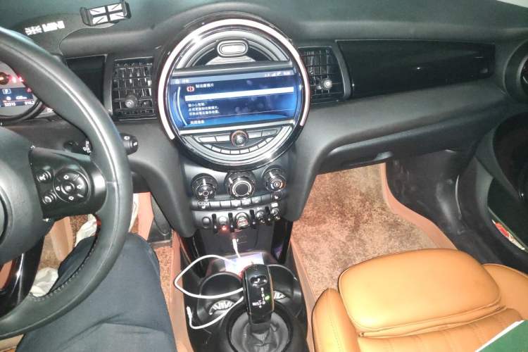 Used MINI 2018 1.5T COOPER Classic Edition Five-Door Version Audio And AC Panel
