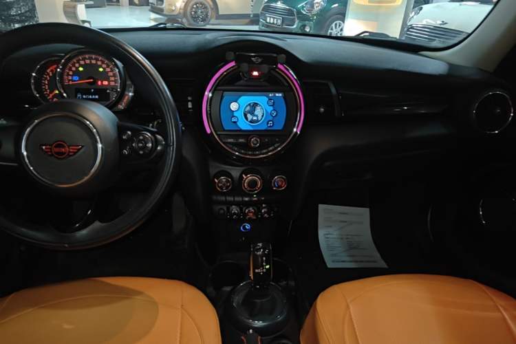 Used MINI 2018 1.5T ONE PLUS Five-Door Edition Audio And AC Panel