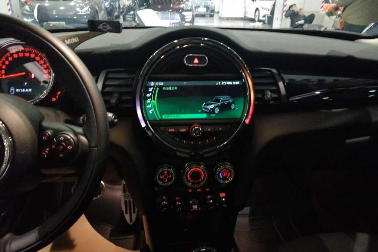 Used MINI 2018 1.5T COOPER Classic Edition Five-Door Version Audio And AC Panel