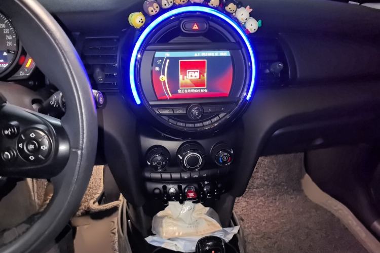 Used MINI 2018 1.5T ONE Five-Door Edition Audio And AC Panel