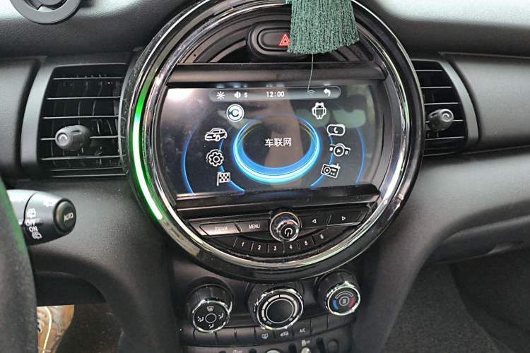 Used MINI 2018 1.5T ONE PLUS Five-Door Edition Audio And AC Panel